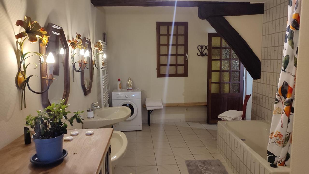 Cornemuse Maison Entiere De 100 M2 Avec Cuisine, Sejour Et Jardin Au Centre D'issigeac * Issigeac
