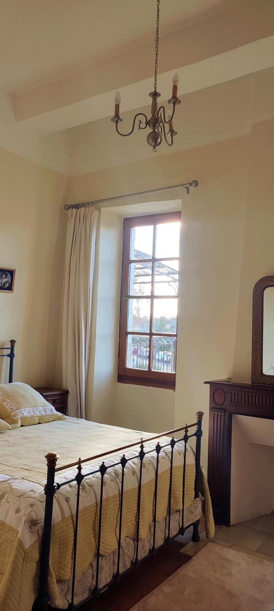 Cornemuse Maison Entiere De 100 M2 Avec Cuisine, Sejour Et Jardin Au Centre D'issigeac *