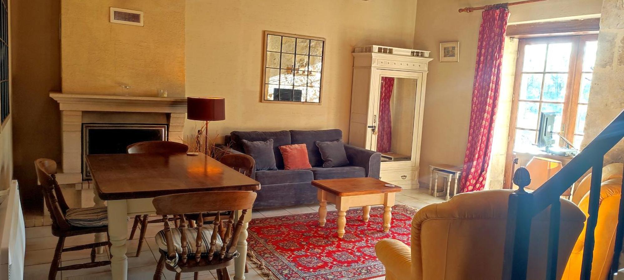 Cornemuse Maison Entiere De 100 M2 Avec Cuisine, Sejour Et Jardin Au Centre D'issigeac *
